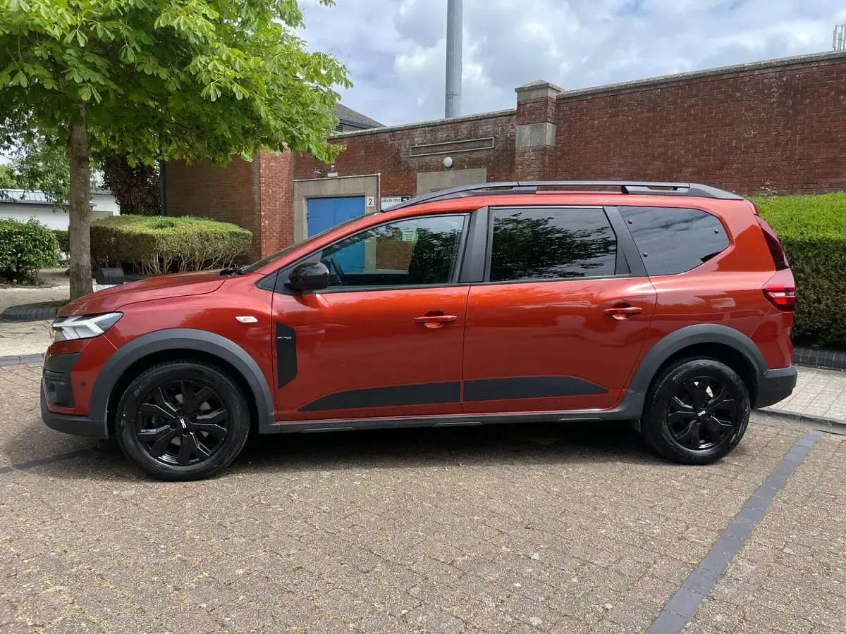 Used Dacia Jogger Extreme 110 HP (80 kW) 2023 Brown MPV