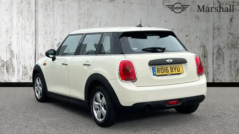 Used Mini ONE Hatch 101 HP (74 kW) 2016 White Hatchback