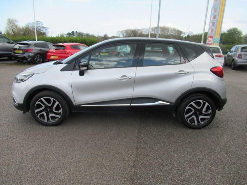 Used Renault Captur Dynamique 90 HP (66 kW) 2016 Silver/black SUV