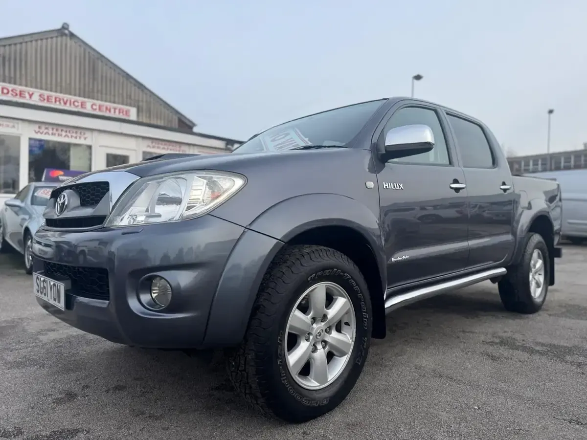 Used Toyota HiLux 171 HP (125 kW) 2011 Grey Pickup