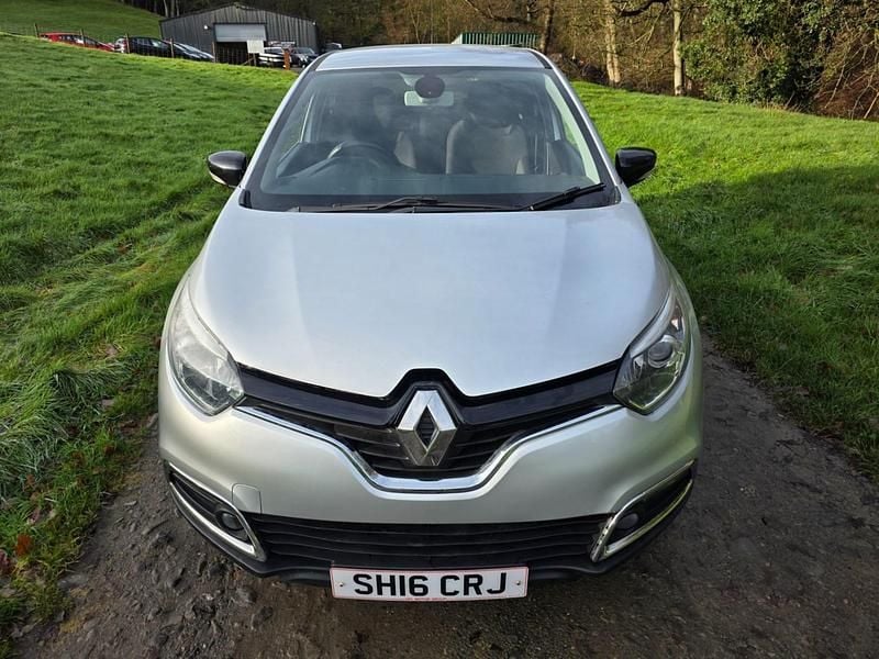 Used Renault Captur Dynamique 90 HP (66 kW) 2016 Silver SUV