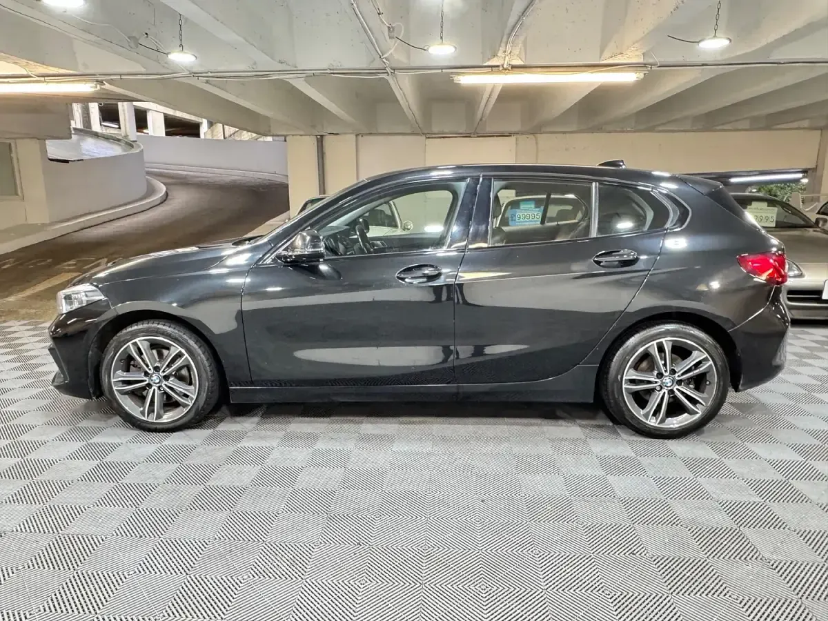 Used BMW 118 Sport Line 2022 Black Hatchback