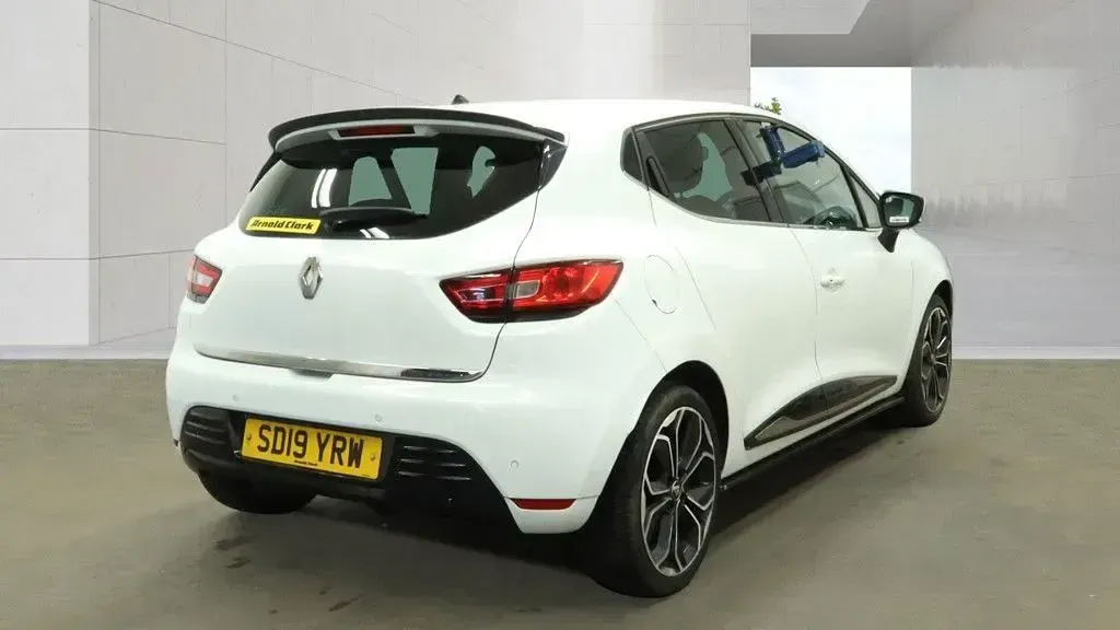 Used Renault Clio IV Iconic 90 HP (66 kW) 2019 White Hatchback
