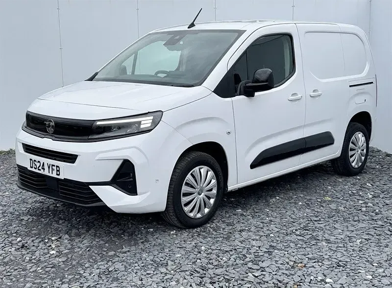 Used Vauxhall Combo S 130 HP (95 kW) 2024 White MPV