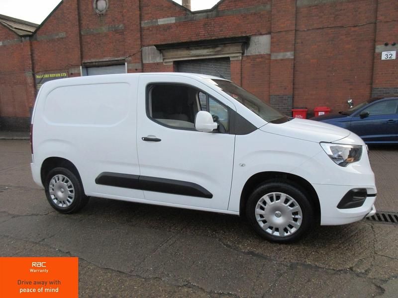 Second-hand Vauxhall Combo Sportive 100 CP (73 kW) 2021 Alb Van