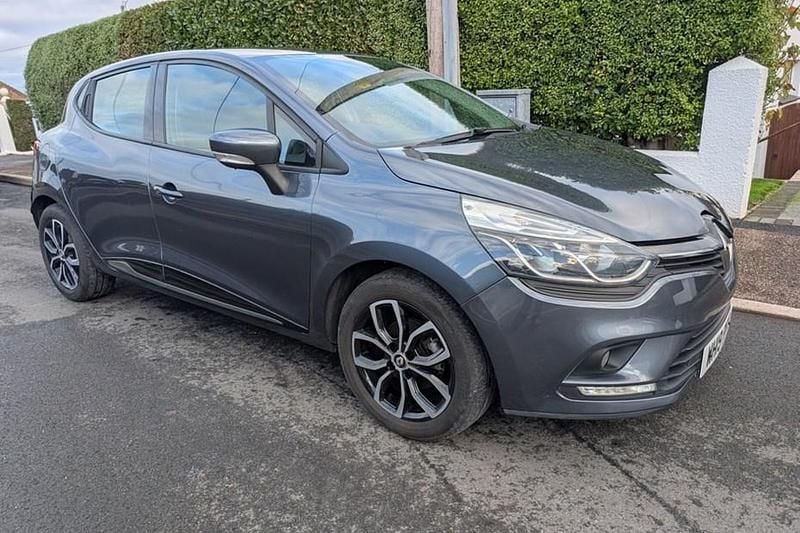 Used 2025 Renault Clio V Play Hatchback | £6,995 (Super price) - Image 1/1