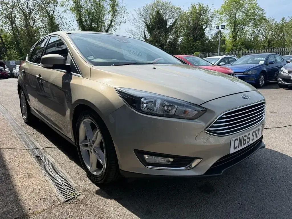 Używany Ford Focus Titanium 125 KM (91 kW) 2015 Srebrny Hatchback