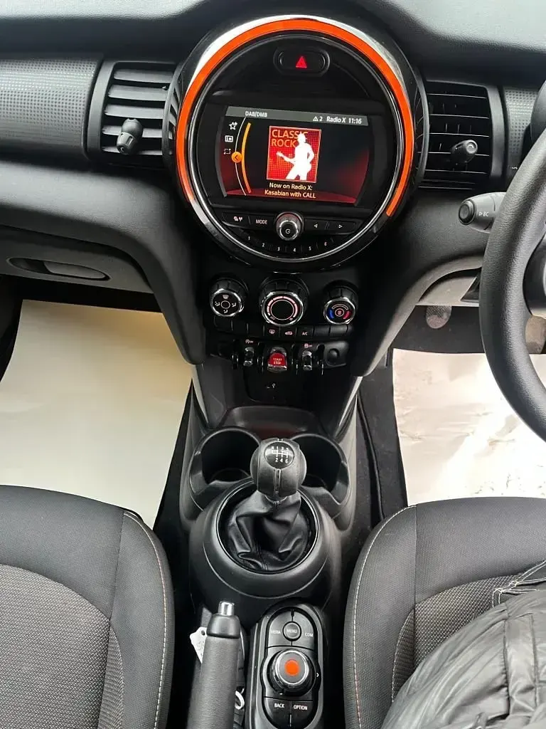 Used Mini Cooper Classic 136 HP (100 kW) 2019 Orange Hatchback