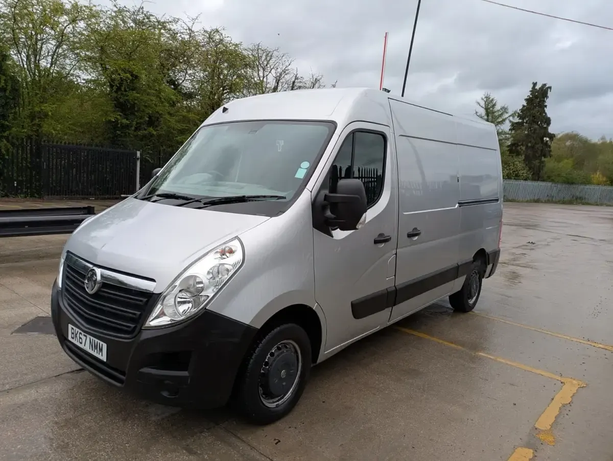 Second-hand Vauxhall Movano 110 CP (80 kW) 2017 Argintiu Monovolum