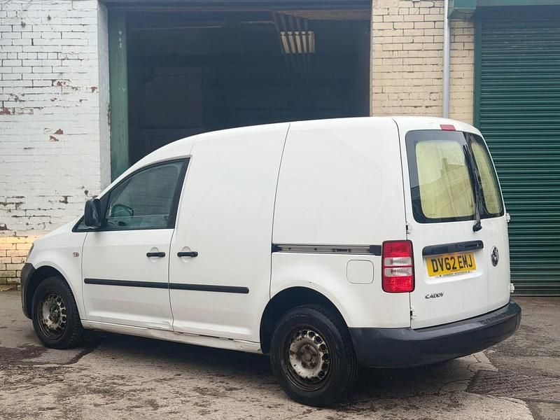 Begagnad VW Caddy 75 HK (55 kW) 2012 Vit Minibuss