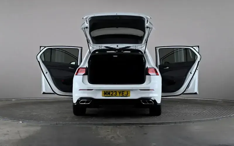 Used VW Golf VIII R-line 150 HP (110 kW) 2023 White Hatchback