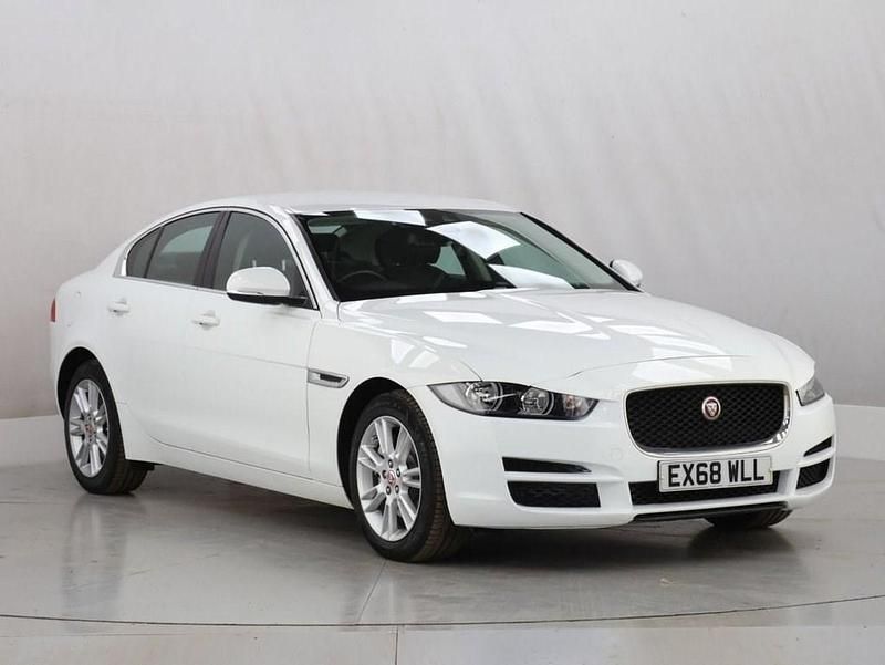 Used Jaguar XE Prestige 180 HP (132 kW) 2018 White Sedan