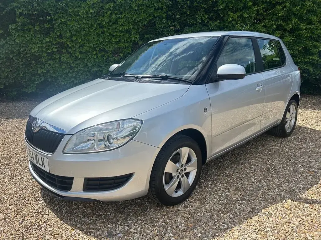 Used Skoda Fabia SE 69 HP (50 kW) 2015 Silver Hatchback