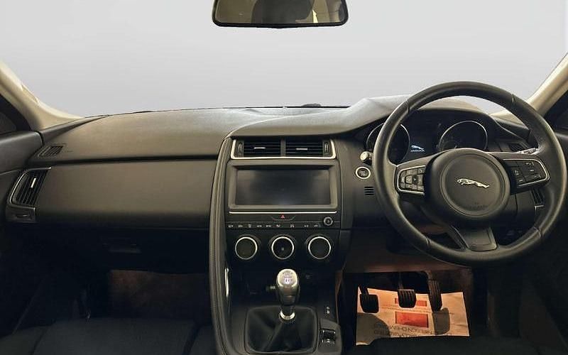 Usado Jaguar E-Pace 150 HP (110 kW) 2020 SUV