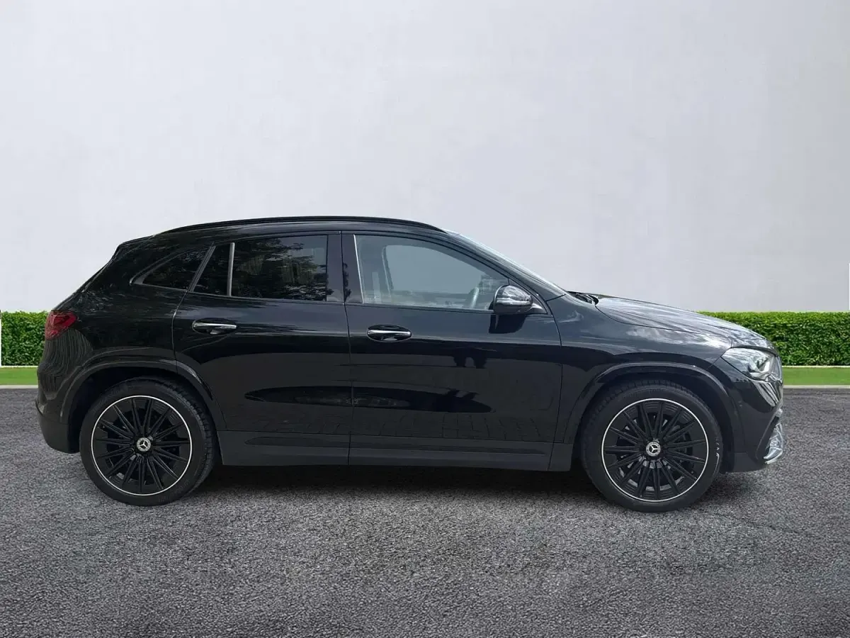 Used Mercedes GLA200 AMG Line Premium Plus 161 HP (118 kW) 2026 Black SUV