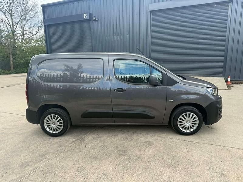 Used Peugeot Partner 100 HP (73 kW) 2019 Grey MPV
