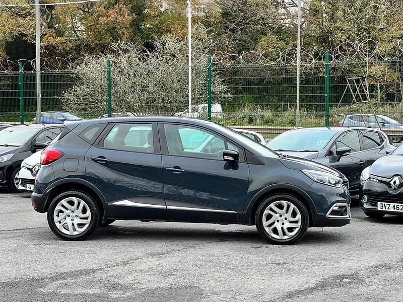 Begagnad Renault Captur Dynamique 90 HK (66 kW) 2017 Blå SUV