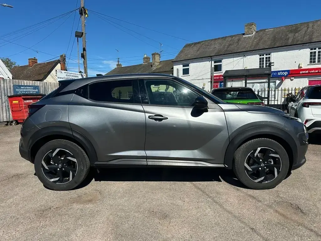 Second-hand Nissan Juke N-Connecta 114 CP (83 kW) 2023 Gri SUV