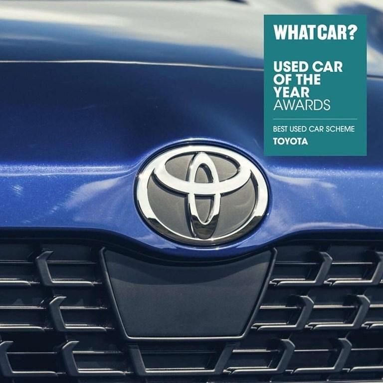 Used Toyota Yaris Hybrid Design 116 HP (85 kW) 2023 Silver metallic Hatchback