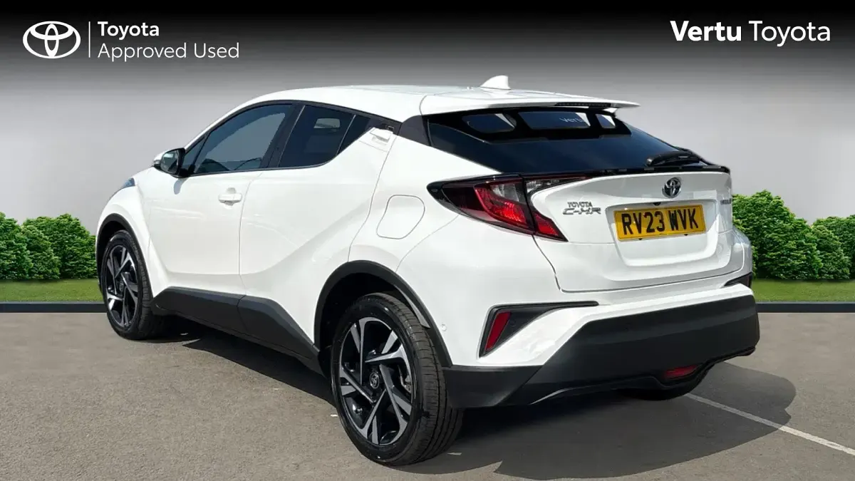 Used Toyota C-HR Design 122 HP (89 kW) 2023 Pure white (solid paint) SUV