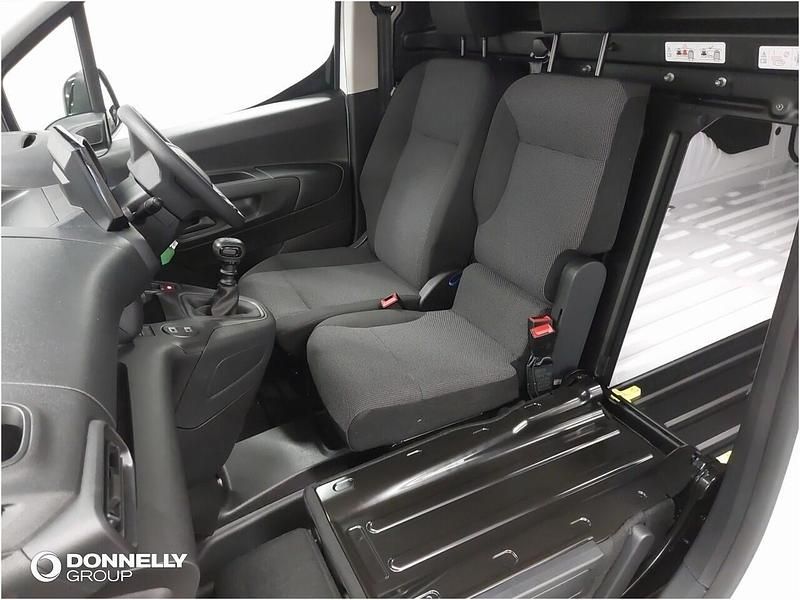 Nouă Vauxhall Combo 101 CP (74 kW) 2026 Alb Monovolum
