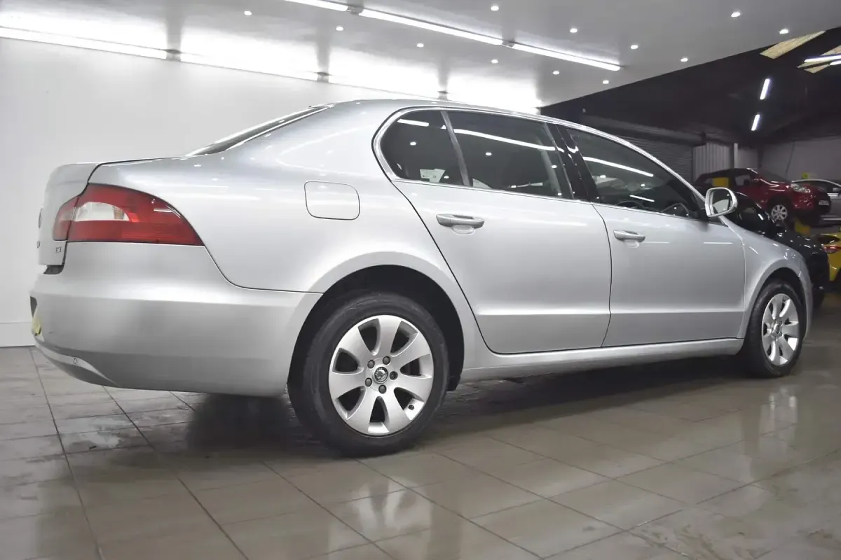 Used Skoda Superb 125 HP (91 kW) 2009 Silver Hatchback