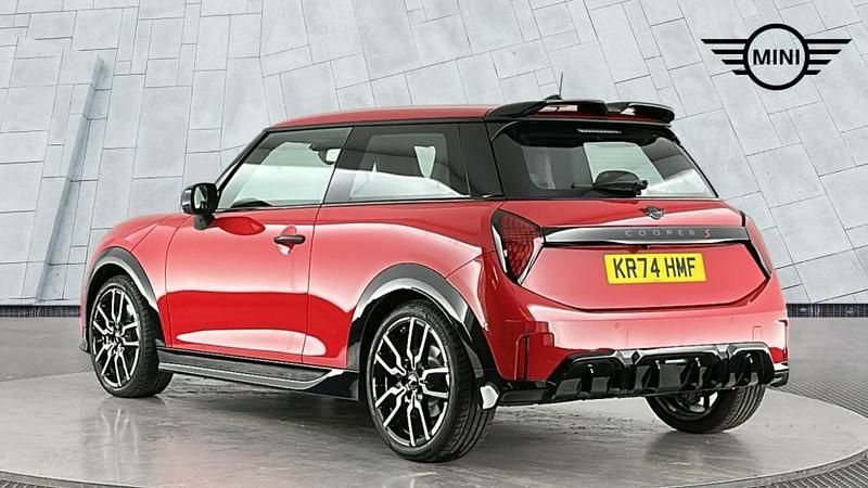 Begagnad Mini Cooper S Hatch 201 HK (147 kW) 2024 Röd Halvkombi