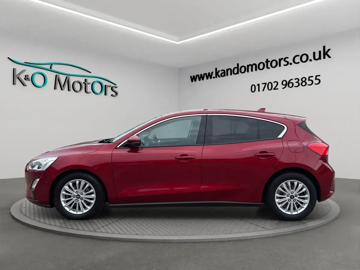Used Ford Focus Titanium 125 HP (91 kW) 2019 Red Hatchback