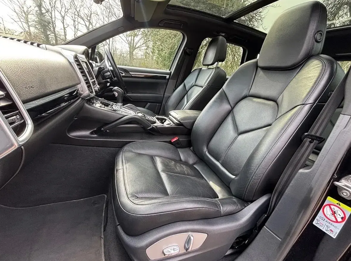 Used Porsche Cayenne 262 HP (192 kW) 2015 Black SUV