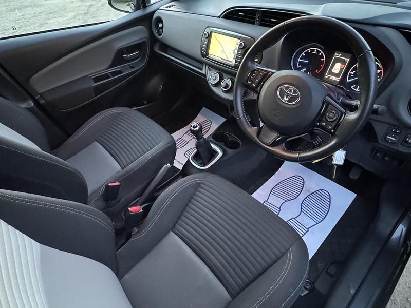 Used Toyota Yaris 111 HP (81 kW) 2017 Grey Hatchback