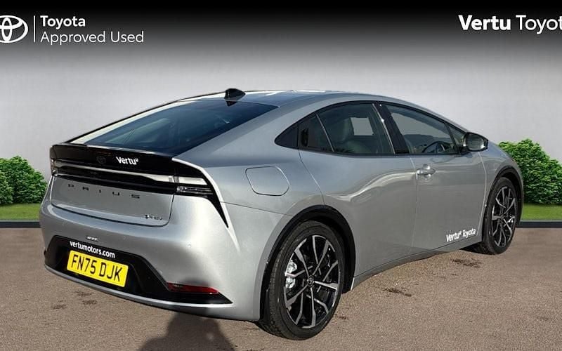 Used Toyota Prius 223 HP (164 kW) 2025 Silver Hatchback