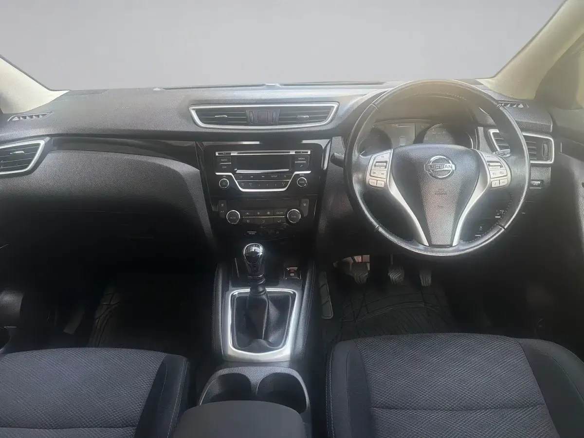 Used Nissan Qashqai Acenta 110 HP (80 kW) 2017 Red SUV