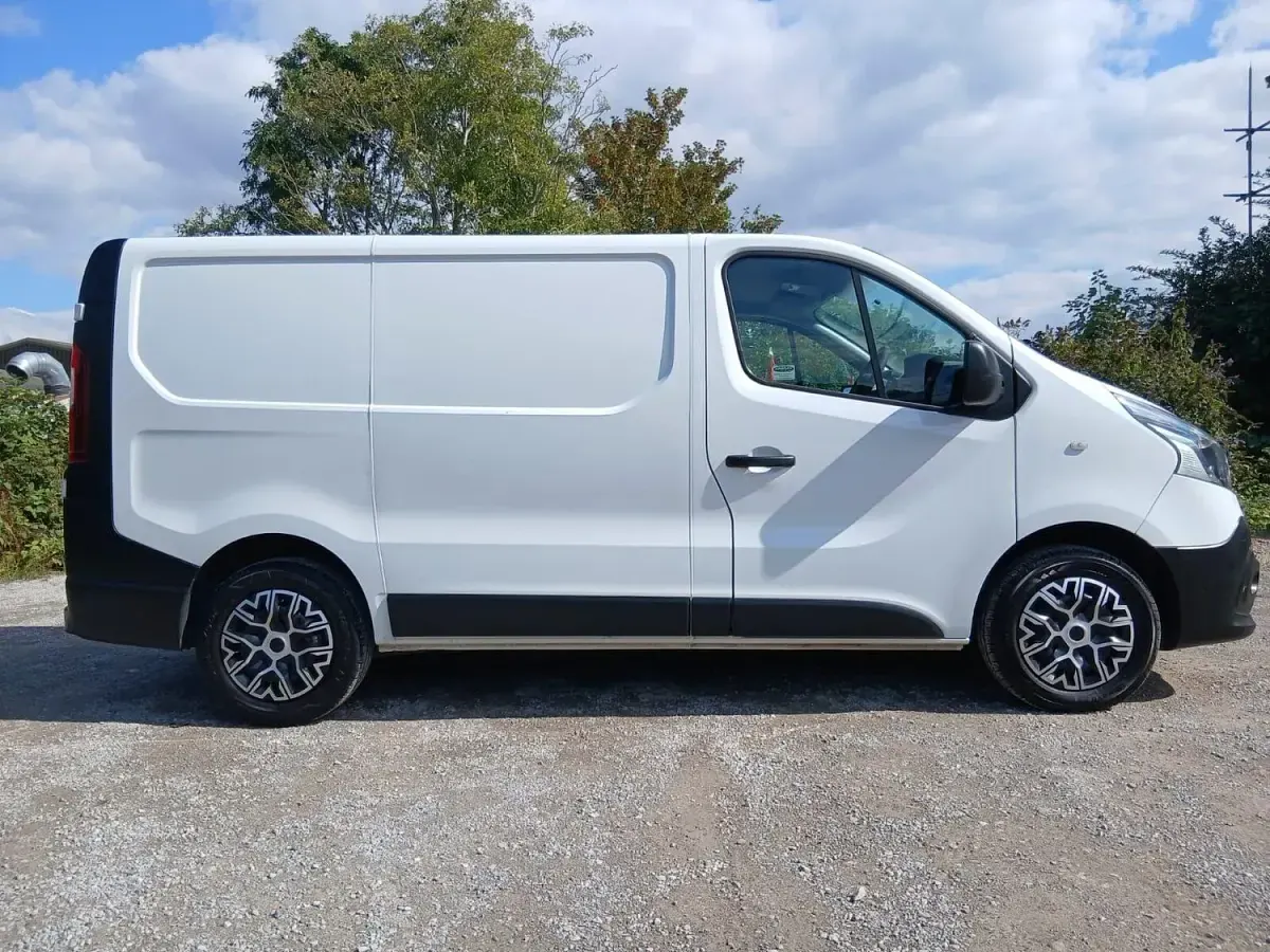 Used Renault Trafic Business 2018 White MPV