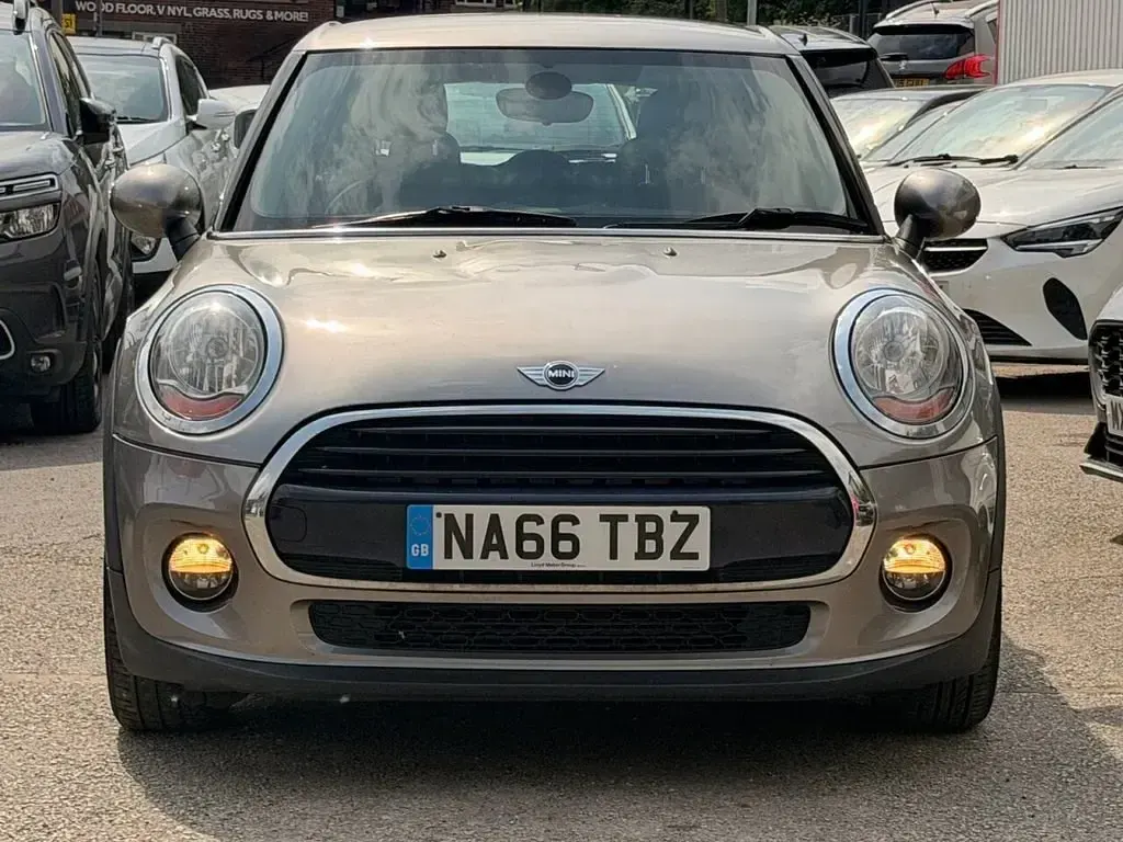 Begagnad Mini Cooper Hatch 136 HK (100 kW) 2016 Silver Halvkombi