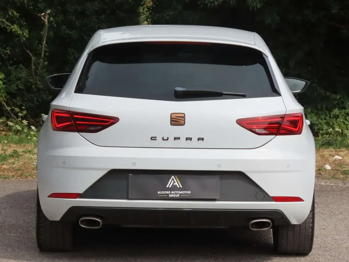 Used Seat Leon CUPRA 290 HP (213 kW) 2020 White Hatchback