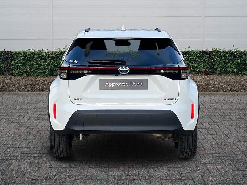 Used Toyota Yaris Hybrid 2023 White Hatchback