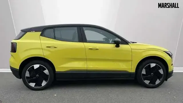 Usado Volvo EX30 Plus 200 kW (272 HP) 2024 Amarelo SUV