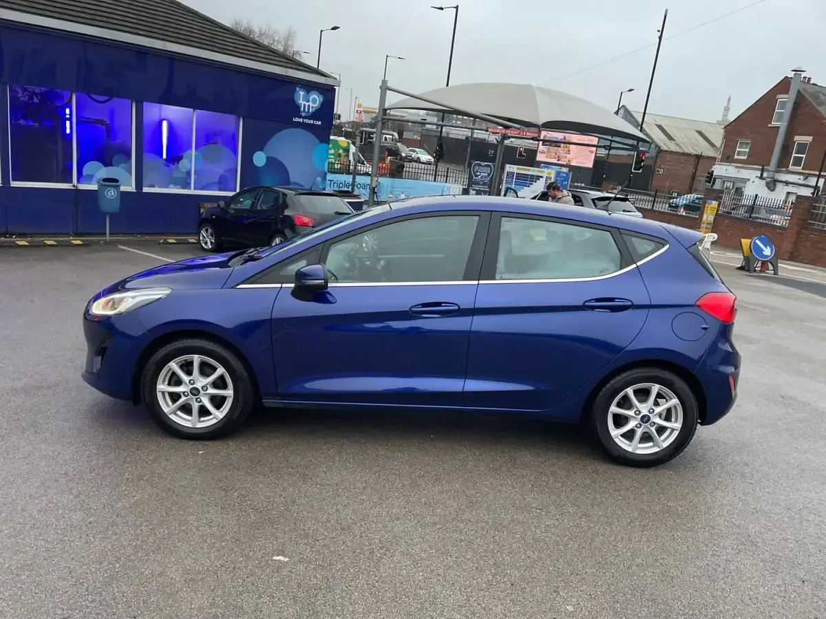 Usado Ford Fiesta Zetec 2017 Azul Citadino