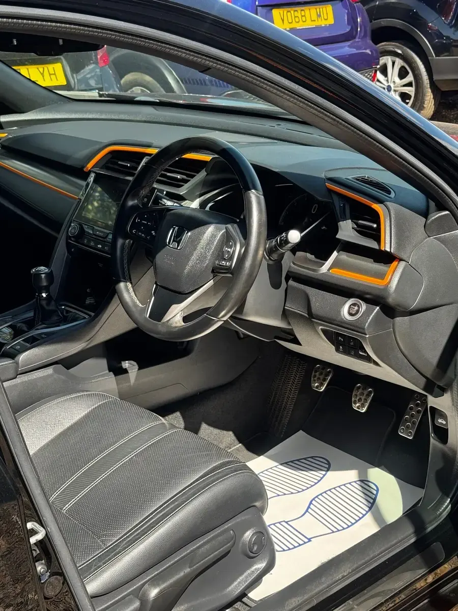 Used Honda Civic EX 129 HP (94 kW) 2017 Black Hatchback