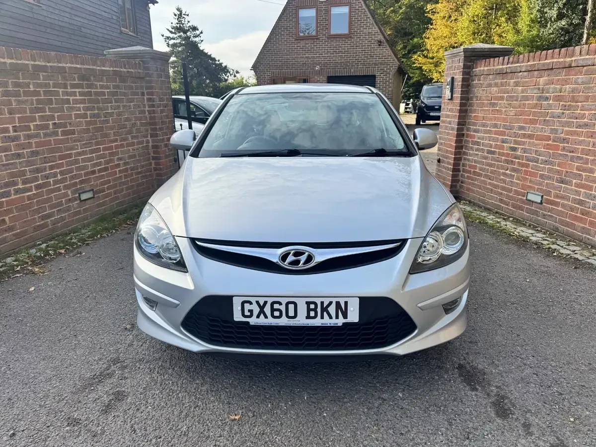 Używany Hyundai i30 Comfort 115 KM (84 kW) 2010 Srebrny Hatchback