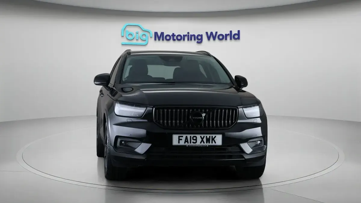 Used Volvo XC40 Inscription 190 HP (139 kW) 2019 Black SUV