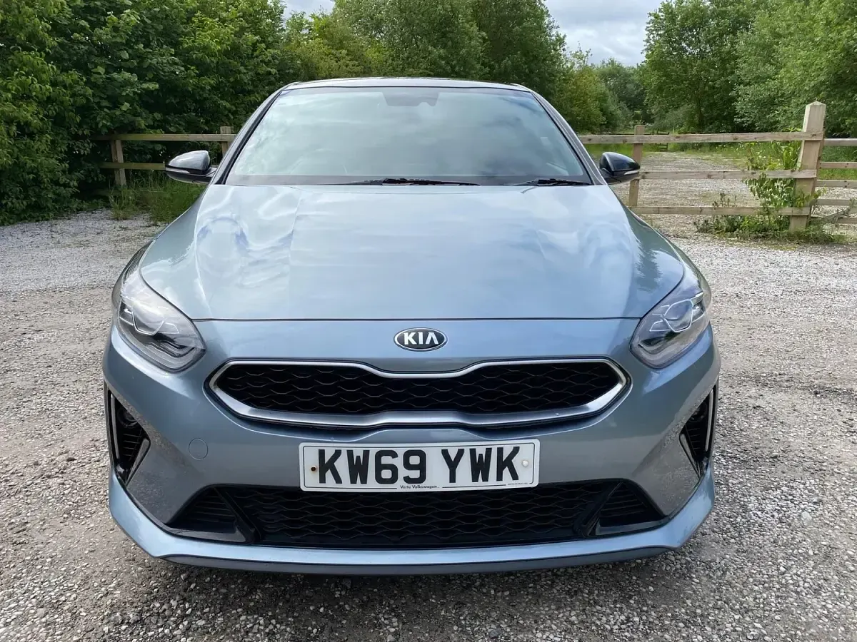 Used Kia Ceed GT-Line 140 HP (102 kW) 2019 Silver Hatchback