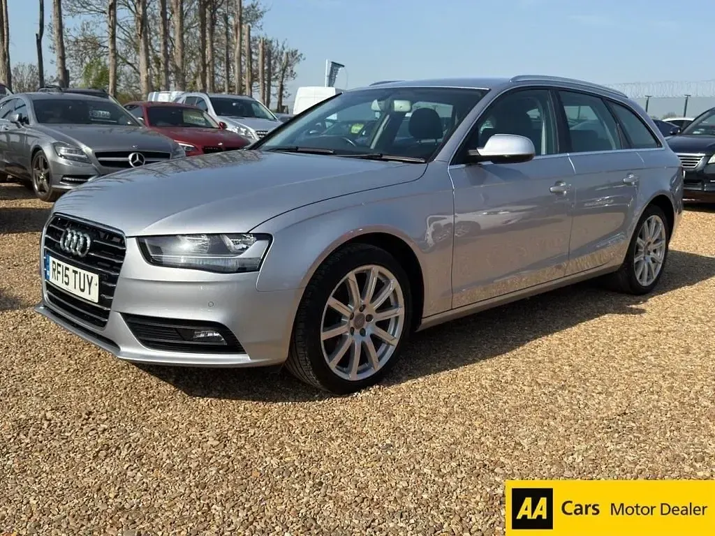 Usado Audi A4 Advanced 190 HP (139 kW) 2015 Prateado Carrinha