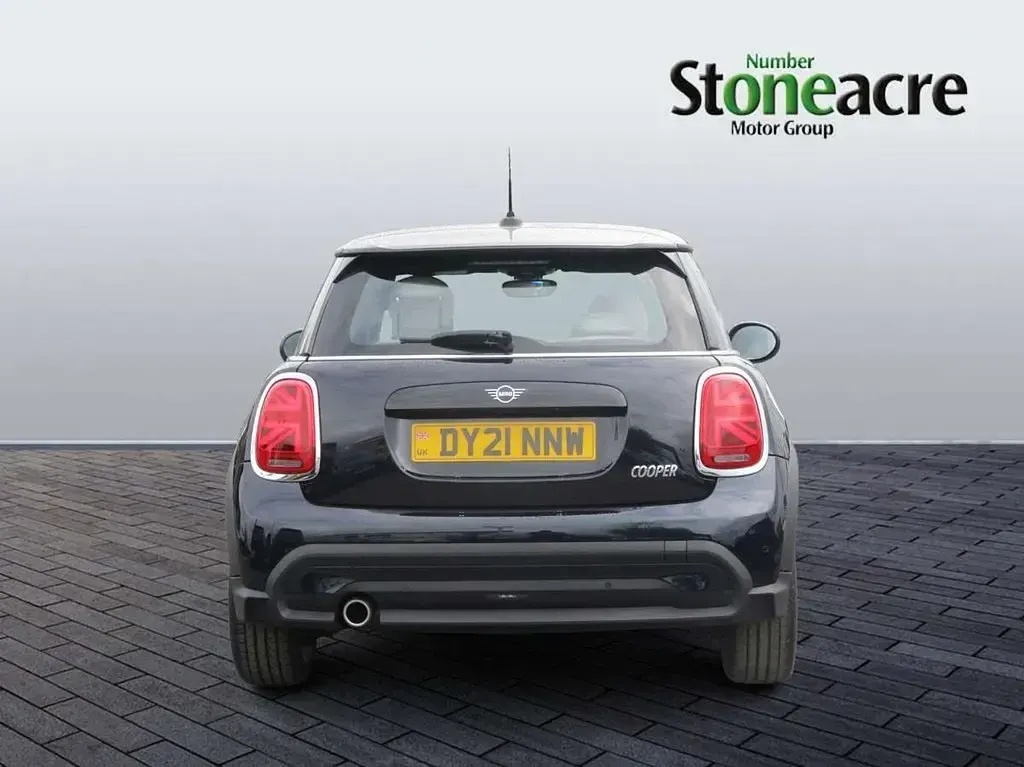 Używany Mini Cooper Exclusive 134 KM (98 kW) 2021 Niebieski Hatchback