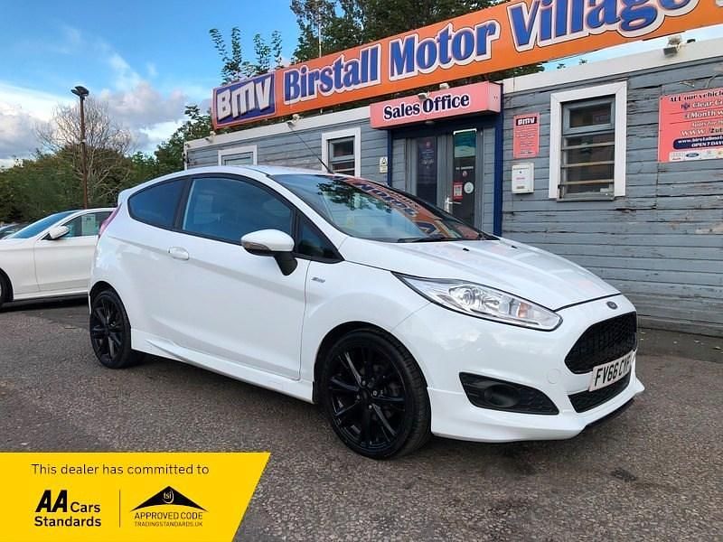 White Used 2017 Ford Fiesta ST-Line Hatchback | £5,995 (Fair price) - Image 1/4