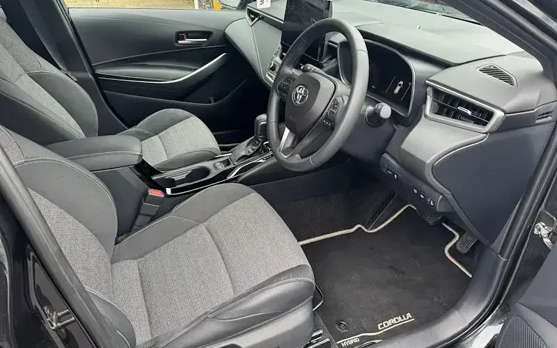 Used Toyota Corolla Design 140 HP (102 kW) 2025 Black Estate
