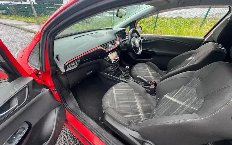 Used Vauxhall Corsa Edition 116 HP (85 kW) 2015 Red Hatchback