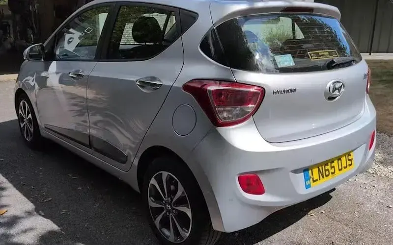 Used Hyundai i10 Premium SE 87 HP (63 kW) 2015 Silver Hatchback
