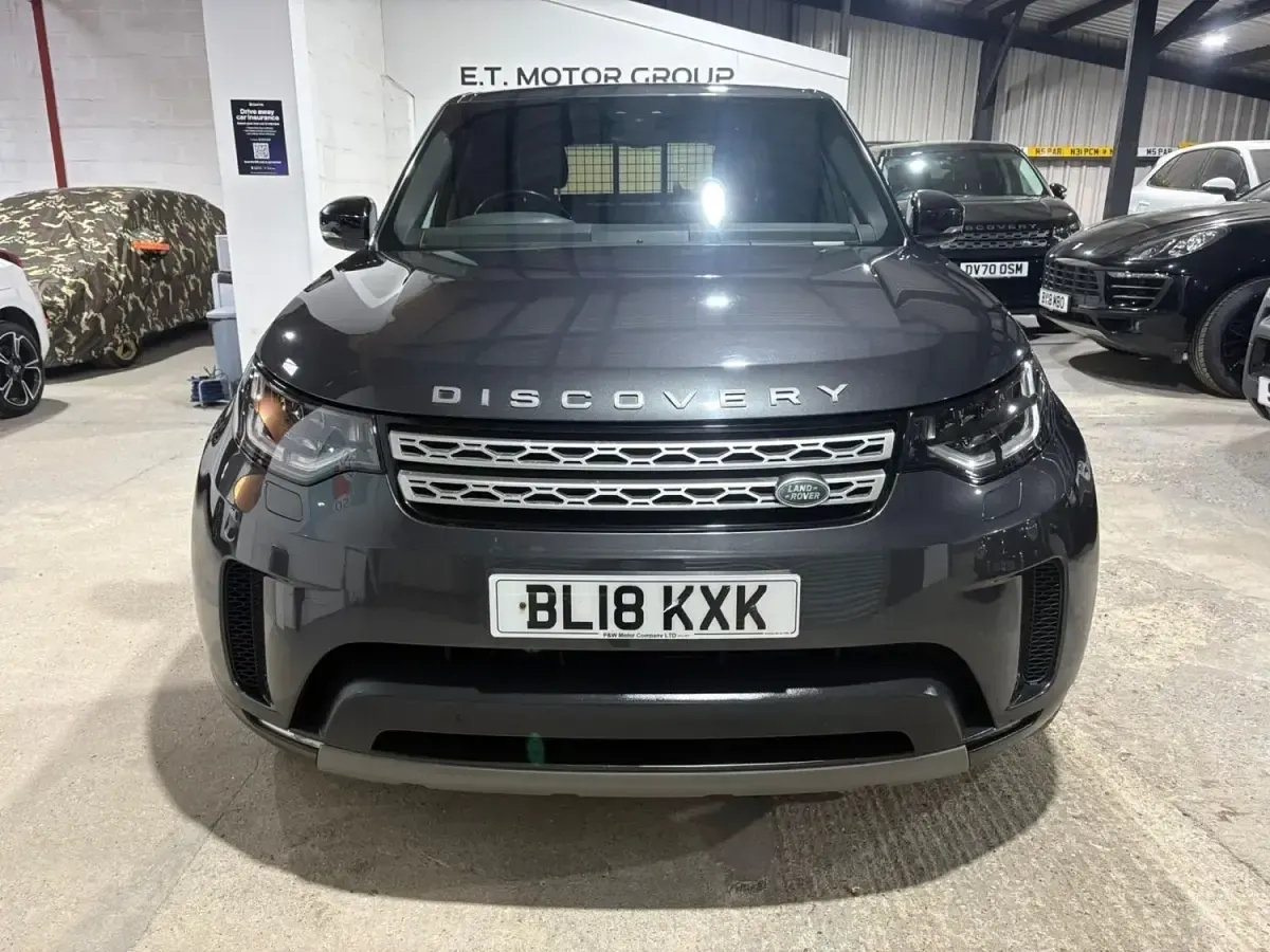 Usado Land Rover Discovery 5 HSE 254 HP (186 kW) 2018 Cinzento SUV