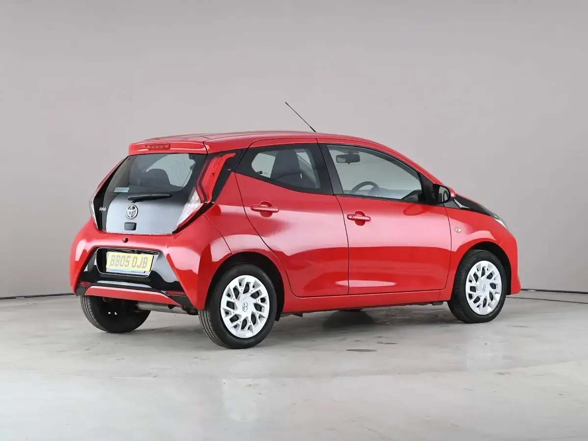 Used Toyota Aygo X-play 72 HP (52 kW) 2020 Hatchback